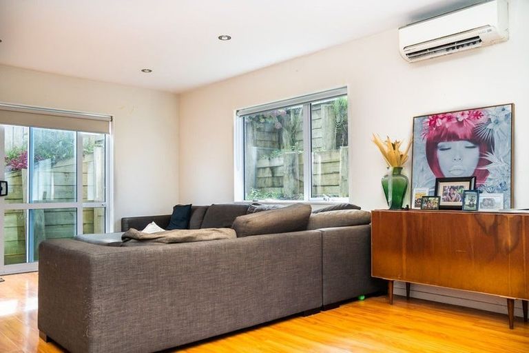 Photo of property in 130 Keri Vista Rise, Papakura, 2110