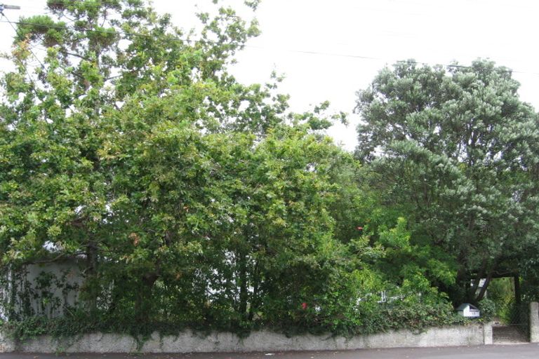 Photo of property in 13 Waterview Road, Stanley Point, Auckland, 0624