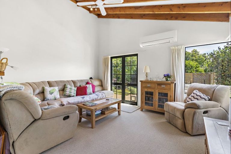 Photo of property in 37 Regent Street, Martinborough, 5711