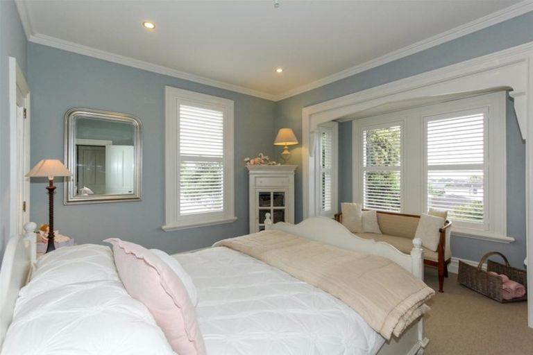 Photo of property in 28 Waiwaka Terrace, Strandon, New Plymouth, 4312