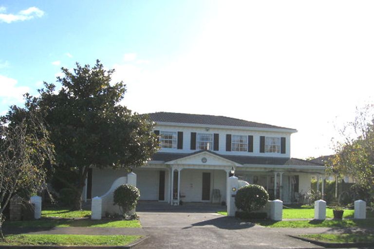 Photo of property in 18 Wiltshire Place, Somerville, Auckland, 2014