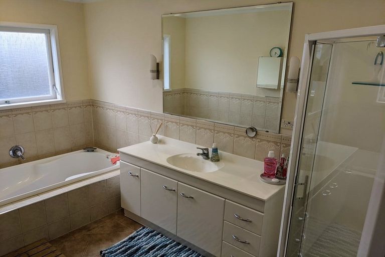 Photo of property in 90 Exmouth Road, Northcote, Auckland, 0627