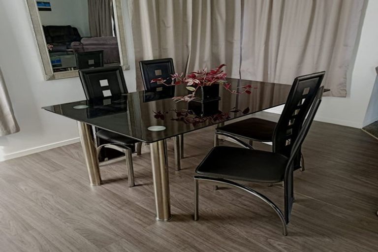 Photo of property in 64 Trias Road, Totara Vale, Auckland, 0629