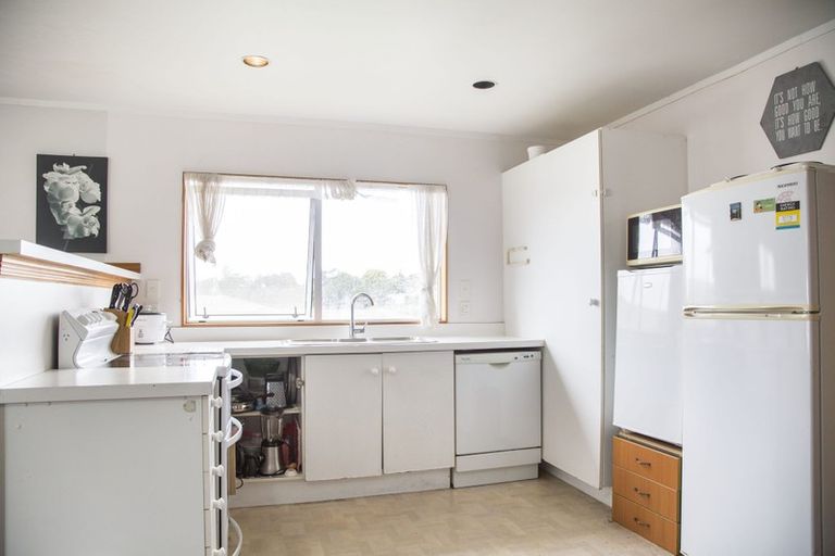 Photo of property in 1/39 Woodcote Drive, Glenfield, Auckland, 0629