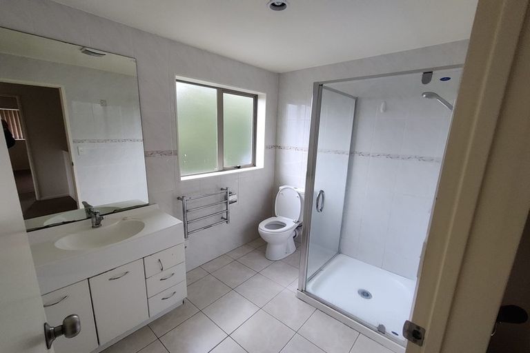 Photo of property in 30a Trinidad Road, Sunnynook, Auckland, 0620