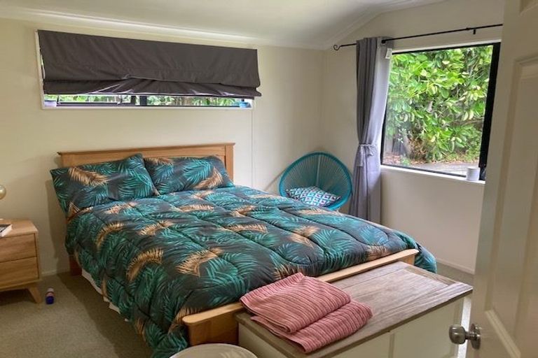 Photo of property in 3 Greenleaf Way, Northcross, Auckland, 0630