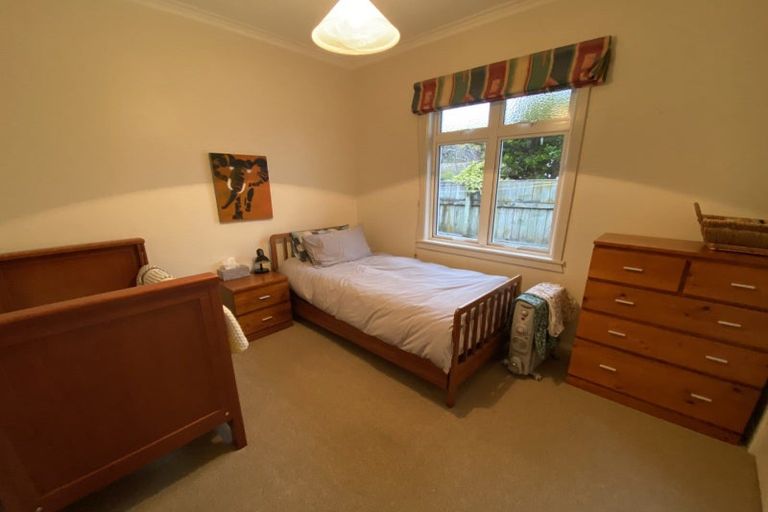 Photo of property in 27 Pahiatua Street, Hokowhitu, Palmerston North, 4410