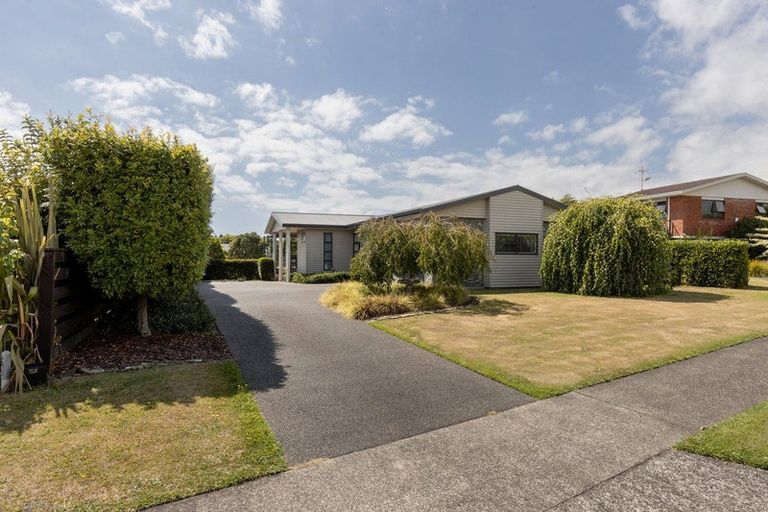 Photo of property in 46 Links View Drive, Omokoroa, 3114