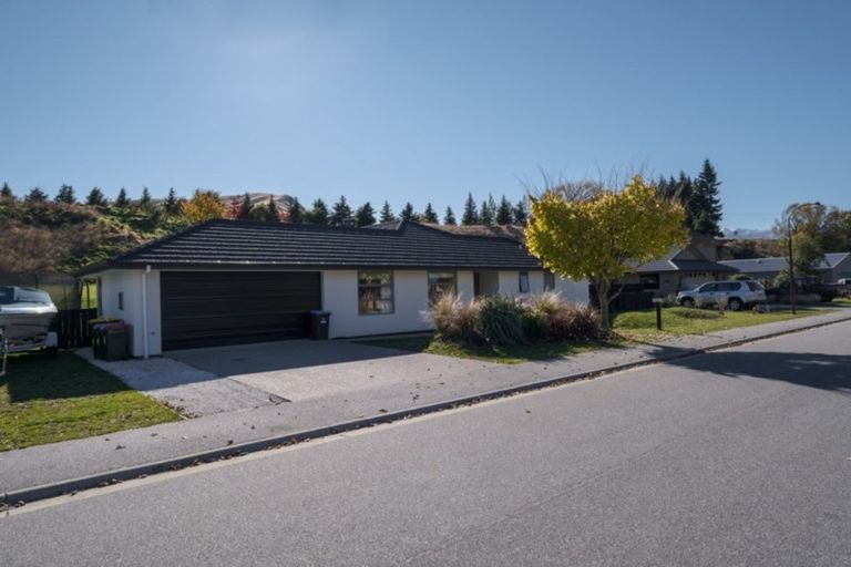 Photo of property in 11 Ada Place, Lake Hayes, Queenstown, 9304