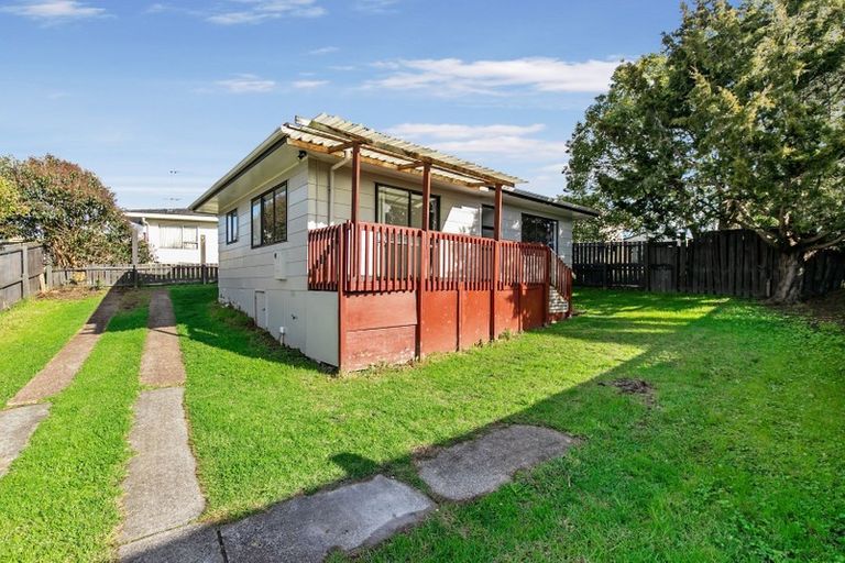 Photo of property in 2/35 Secretariat Place, Randwick Park, Auckland, 2105