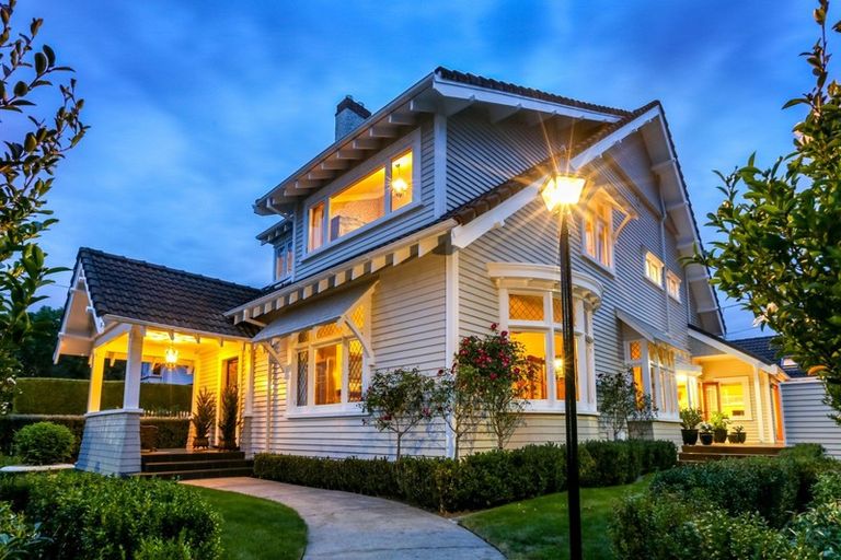 Photo of property in 83 Brougham Street, New Plymouth, 4310