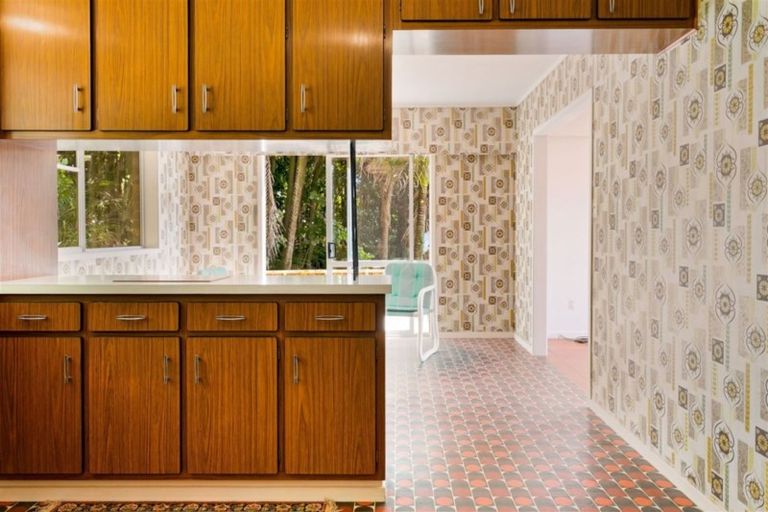 Photo of property in 5 Bush Road, Waiatarua, Auckland, 0604