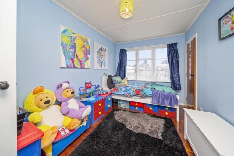 Photo of property in 2 Gladstone Street, Hawera, 4610