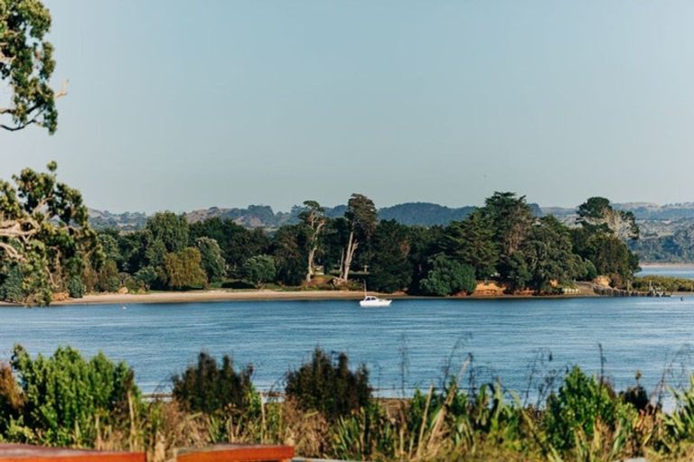 Photo of property in 6 Okoreka Road, Glenbrook, 2681