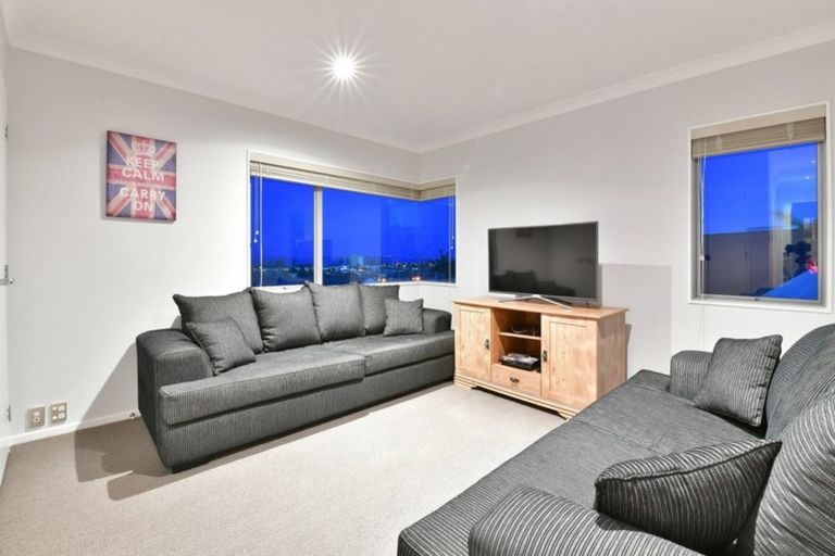 Photo of property in 2 The Ritz, Orewa, 0931