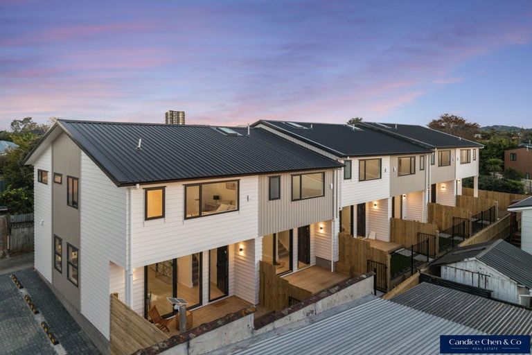 Photo of property in 4/16 Binsted Road, New Lynn, Auckland, 0600