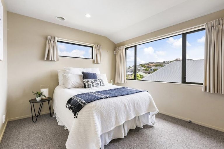Photo of property in 16 Greenstone Place, Aotea, Porirua, 5024