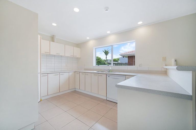 Photo of property in 11 Suncrest Drive, West Harbour, Auckland, 0618
