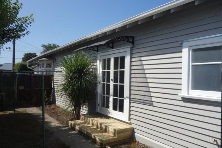 Photo of property in 2/24 North Avon Road, Richmond, Christchurch, 8013