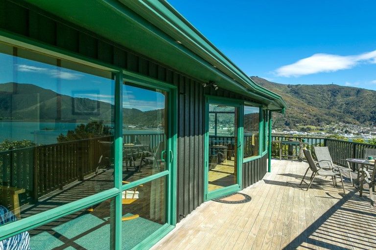 Photo of property in 215 Queen Charlotte Drive, Havelock, Picton, 7281