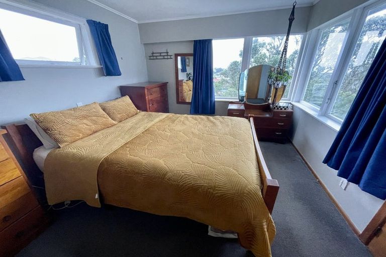 Photo of property in 19 Salford Street, Newlands, Wellington, 6037