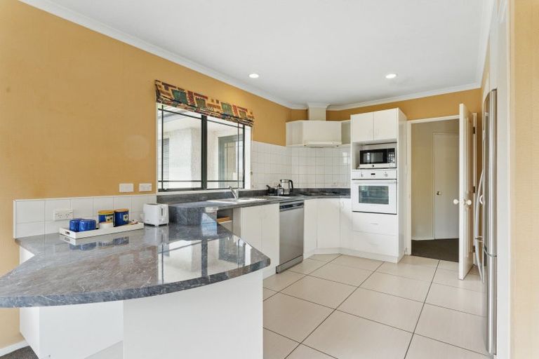 Photo of property in 34 Strachan Way, Highbury, Palmerston North, 4412