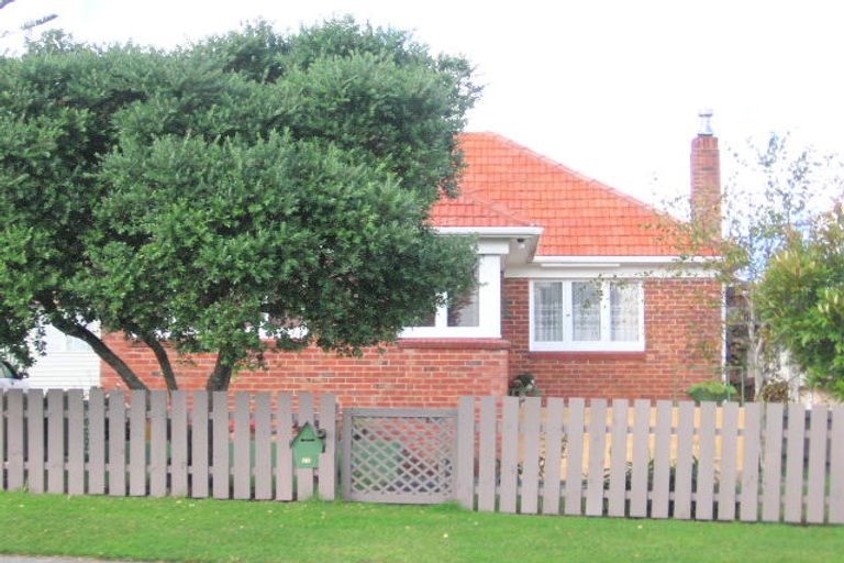 Photo of property in 23 Lavelle Road, Henderson, Auckland, 0612