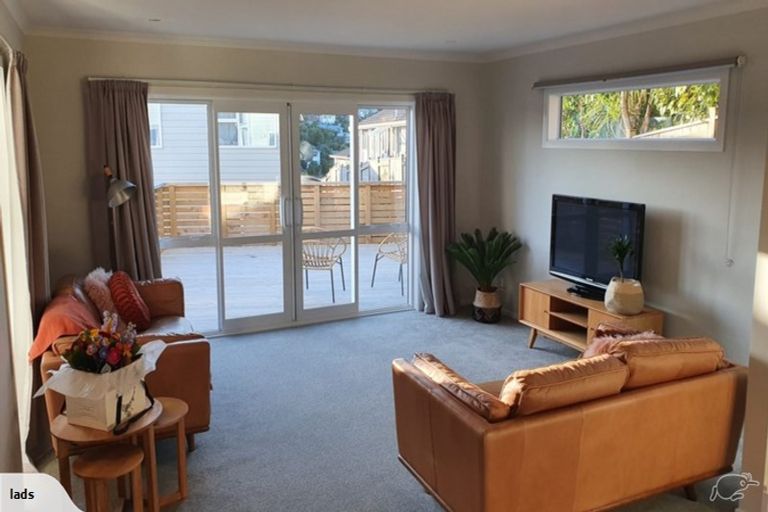 Photo of property in 7/20 Glanmire Road, Newlands, Wellington, 6037