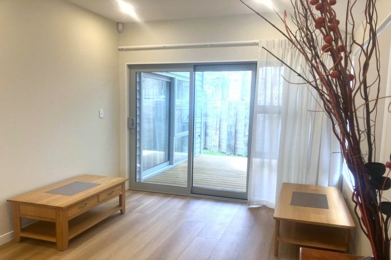 Photo of property in 49 Chamberlain Road, Massey, Auckland, 0614