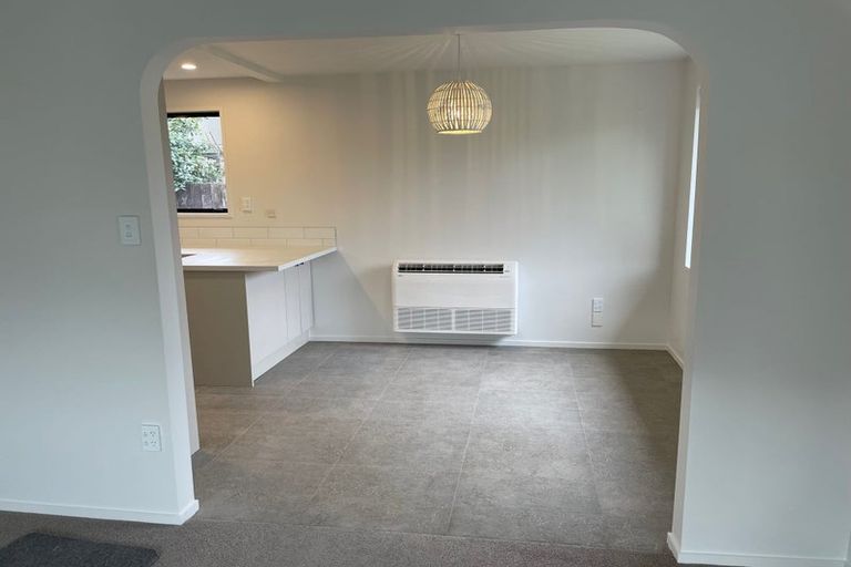 Photo of property in 2/367 Sawyers Arms Road, Harewood, Christchurch, 8051