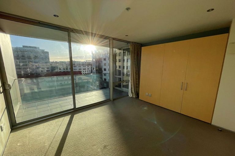 Photo of property in Sanctum Apartment, 10 Ebor Street, Te Aro, Wellington, 6011