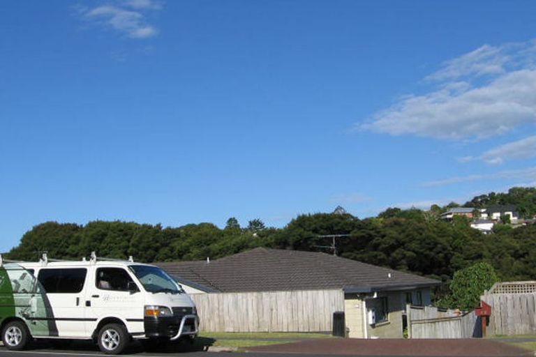 Photo of property in 42 Caribbean Drive, Unsworth Heights, Auckland, 0632