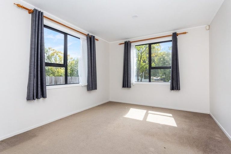 Photo of property in 2 Glucina Place, Glen Eden, Auckland, 0602
