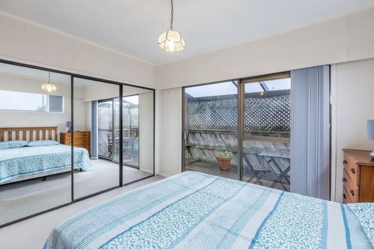 Photo of property in 2/47 James Evans Drive, Northcote, Auckland, 0627