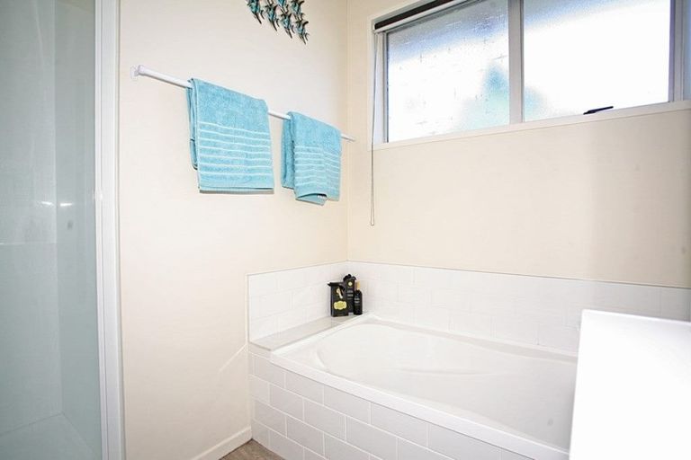 Photo of property in 4 Karnak Crescent, Russley, Christchurch, 8042