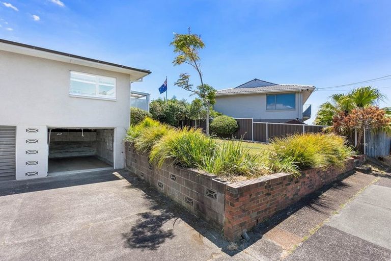 Photo of property in 1/318 Beach Road, Campbells Bay, Auckland, 0630