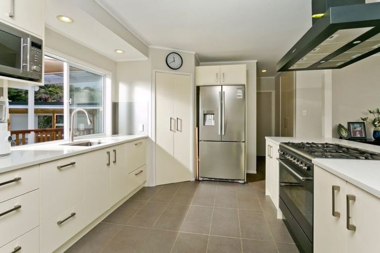 Photo of property in 54 Normanton Street, Glenfield, Auckland, 0629