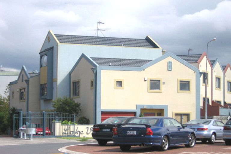 Photo of property in Lakeview Terrace, 21/14 Ambrico Place, New Lynn, Auckland, 0600