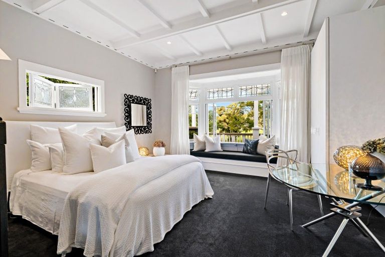 Photo of property in 20 Seabreeze Road, Narrow Neck, Auckland, 0624