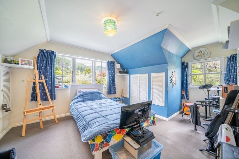 Photo of property in 11 Forest Road, Pinehaven, Upper Hutt, 5019