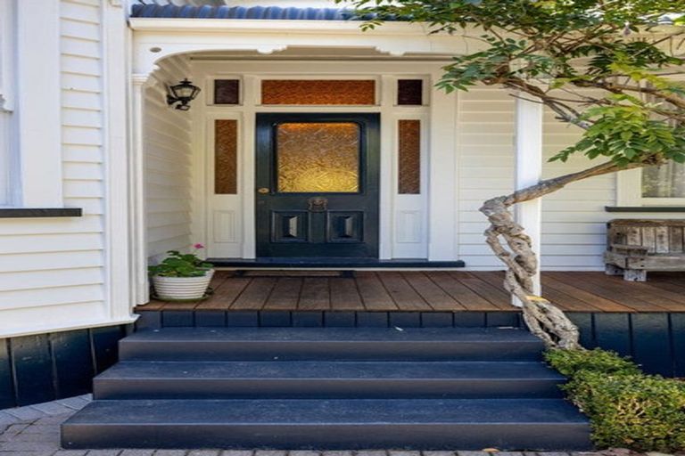 Photo of property in 110 Victoria Street, Cambridge, 3434