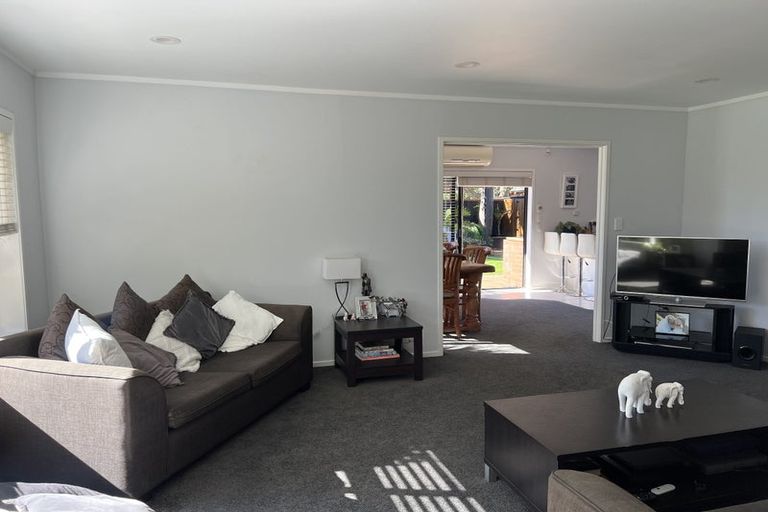 Photo of property in 8 Kindergarten Drive, Conifer Grove, Takanini, 2112