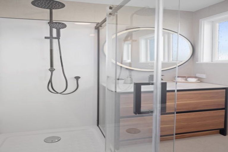 Photo of property in 2/134 Edmonton Road, Te Atatu South, Auckland, 0610