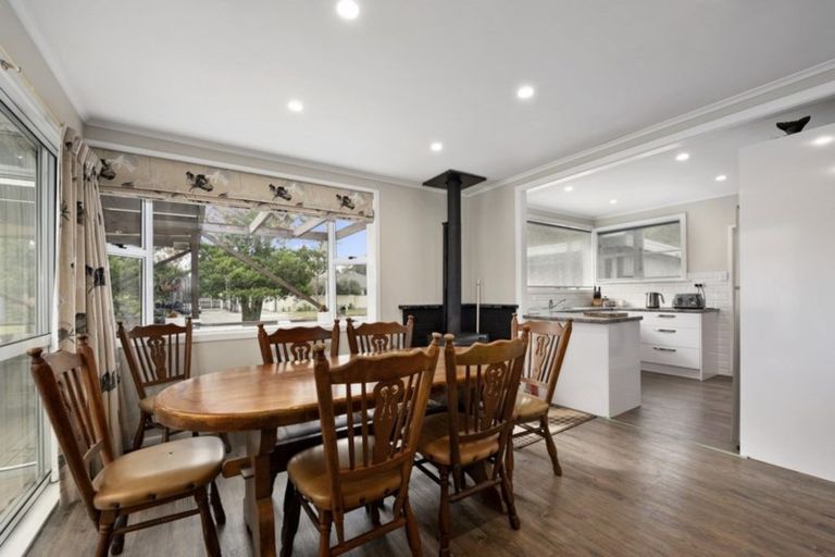 Photo of property in 52 Heretaunga Square, Silverstream, Upper Hutt, 5019