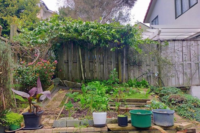 Photo of property in 10/42 Fields Parade, Oteha, Auckland, 0632