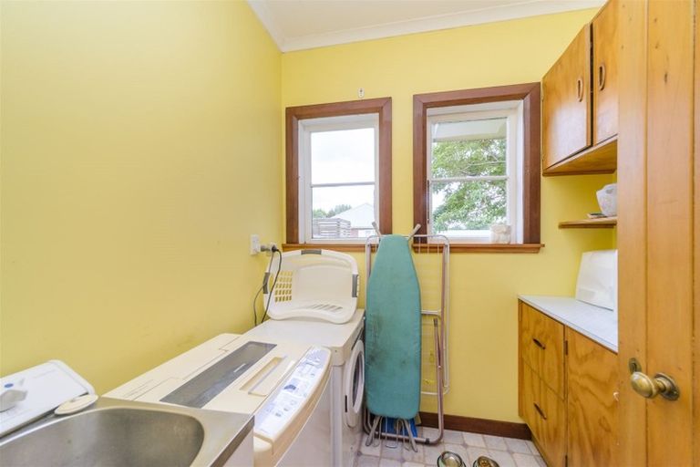 Photo of property in 11 Park Road, West End, Palmerston North, 4412