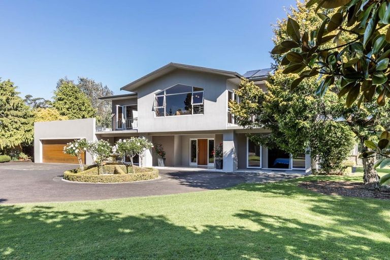 Photo of property in 873 Waitakere Road, Kumeu, 0891