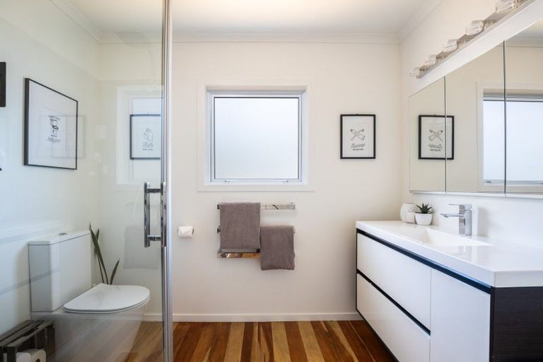 Photo of property in 10 Margaret Place, Merrilands, New Plymouth, 4312