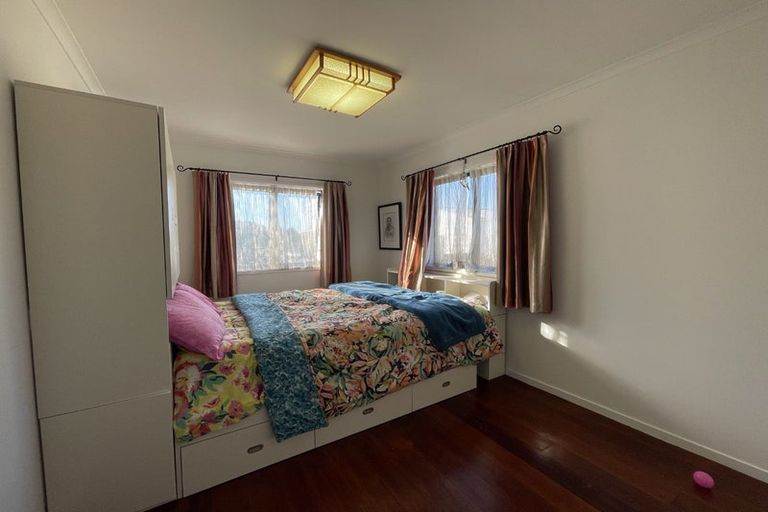 Photo of property in 6 Godley Road, Green Bay, Auckland, 0604