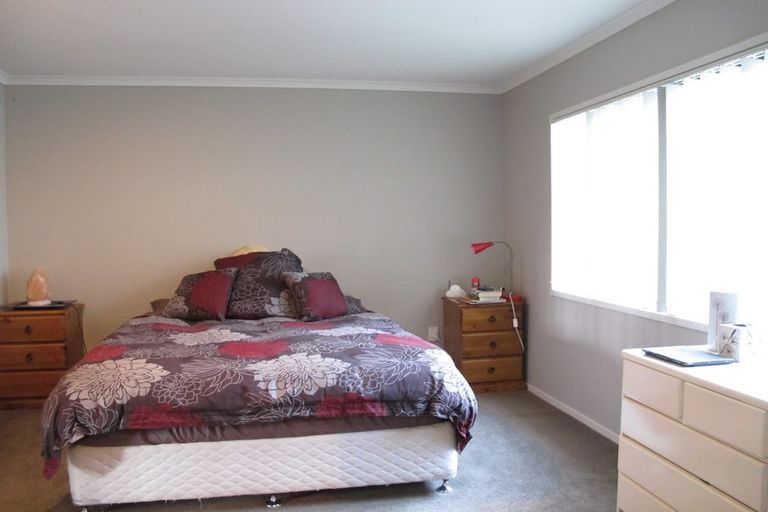 Photo of property in 86 Fields Parade, Oteha, Auckland, 0632